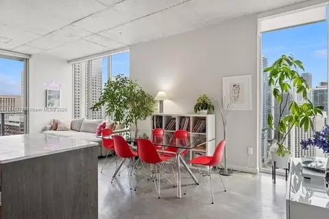 151 SE 1st St #2601, Miami, FL 33131 photo 2