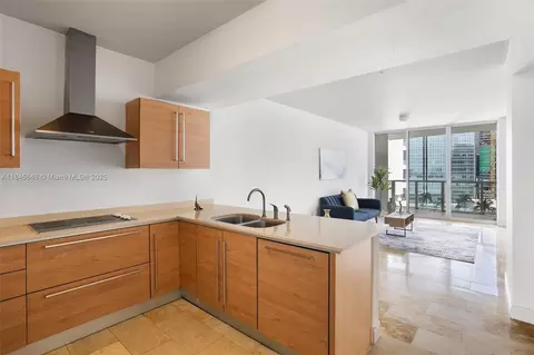 218 SE 14th St #1904, Miami, FL 33131