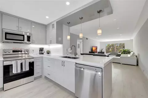 2101 Lucaya Bnd #E3, Coconut Creek, FL 33066