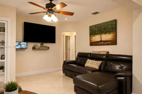 117 W 34th St, Hialeah, FL 33012 photo 5