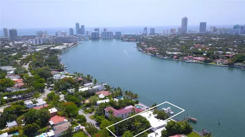 1560 Bay Dr, Miami Beach, FL 33141