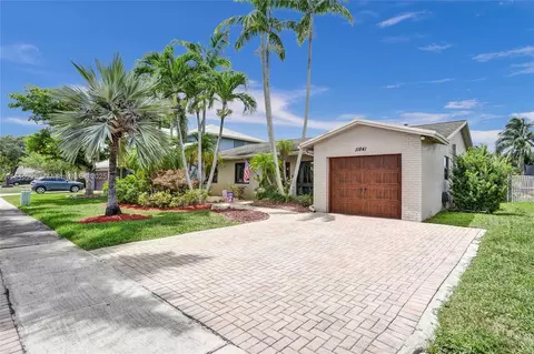 11841 NW 41st St, Sunrise, FL 33323