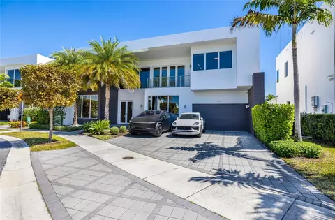 7535 NW 102nd Ct, Doral, FL 33178