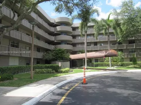 900 Colony Point Cir #106, Pembroke Pines, FL 33026