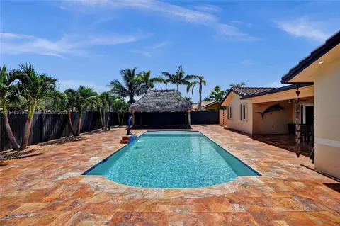 Exterior - 7135 N Augusta Dr, Hialeah, FL 33015 photo 4 of 13
