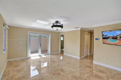 Living - 7135 N Augusta Dr, Hialeah, FL 33015 photo 8 of 11