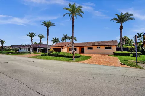 Exterior - 7135 N Augusta Dr, Hialeah, FL 33015 photo 12 of 13