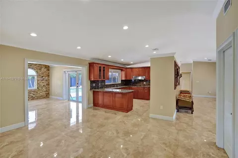 Living - 7135 N Augusta Dr, Hialeah, FL 33015 photo 2 of 11