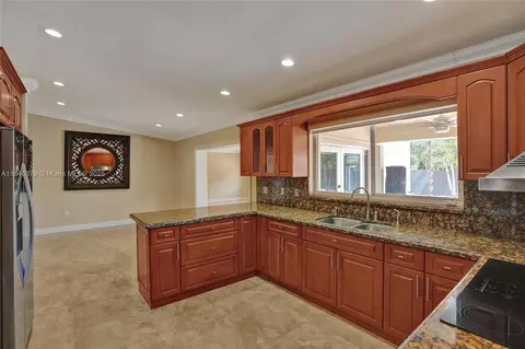 Kitchen - 7135 N Augusta Dr, Hialeah, FL 33015 photo 3 of 5