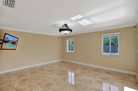 Living - 7135 N Augusta Dr, Hialeah, FL 33015 photo 10 of 11