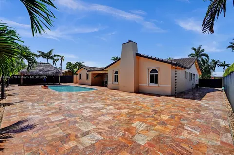 Exterior - 7135 N Augusta Dr, Hialeah, FL 33015 photo 3 of 13