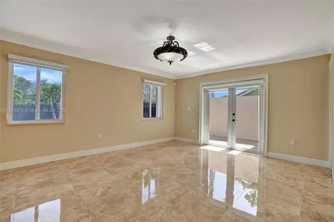 Living - 7135 N Augusta Dr, Hialeah, FL 33015 photo 11 of 11