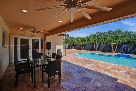 Other - 7135 N Augusta Dr, Hialeah, FL 33015 photo 12 of 18