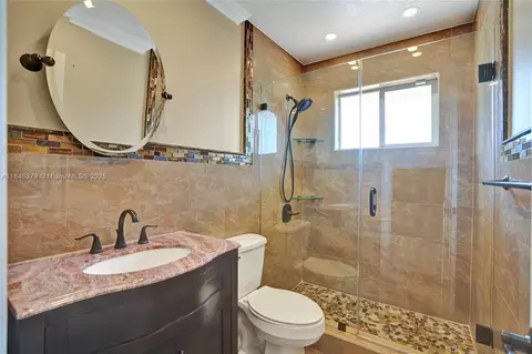 Bath - 7135 N Augusta Dr, Hialeah, FL 33015 photo 3 of 5