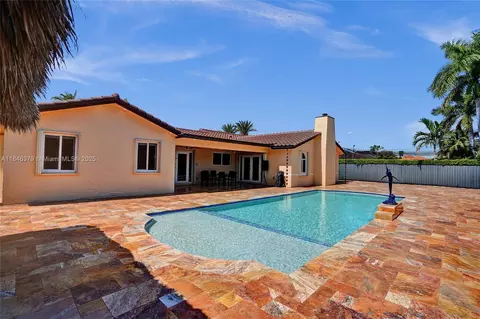 Exterior - 7135 N Augusta Dr, Hialeah, FL 33015 photo 10 of 13