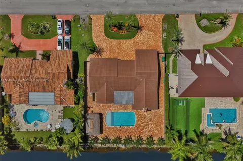 View/Area - 7135 N Augusta Dr, Hialeah, FL 33015 photo 3 of 4