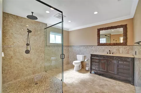 Bath - 7135 N Augusta Dr, Hialeah, FL 33015 photo 1 of 5