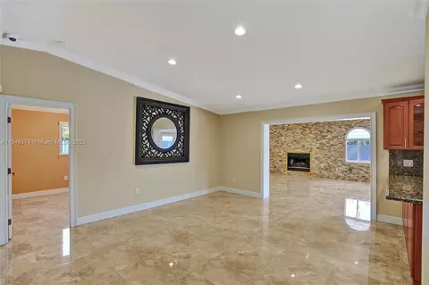 Living - 7135 N Augusta Dr, Hialeah, FL 33015 photo 3 of 11