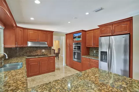 Kitchen - 7135 N Augusta Dr, Hialeah, FL 33015 photo 2 of 5