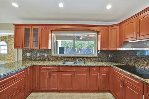 Kitchen - 7135 N Augusta Dr, Hialeah, FL 33015 photo 5 of 5