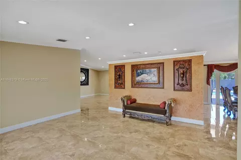 Entry Way - 7135 N Augusta Dr, Hialeah, FL 33015 photo 2 of 3