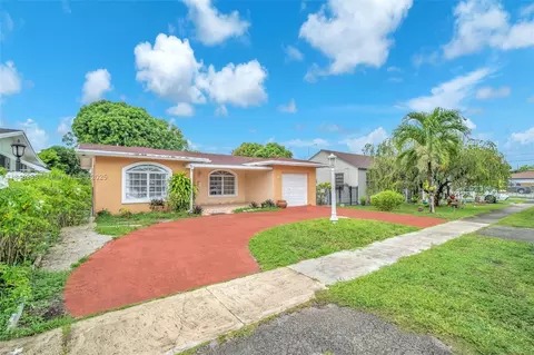 Exterior - 420 SE 3rd St, Hialeah, FL 33010 photo 3 of 9
