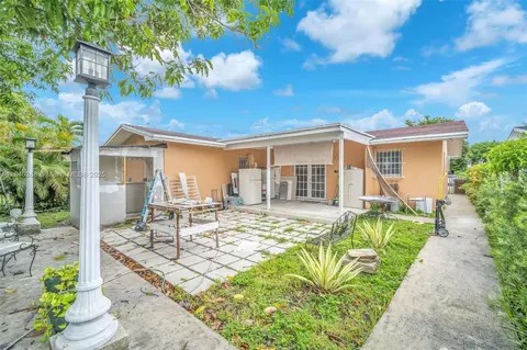 Exterior - 420 SE 3rd St, Hialeah, FL 33010 photo 5 of 9