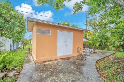 Exterior - 420 SE 3rd St, Hialeah, FL 33010 photo 9 of 9