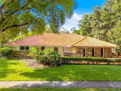 7210 W Troon Cir, Miami Lakes, FL 33014