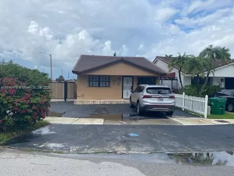 8889 NW 115th St, Hialeah Gardens, FL 33018
