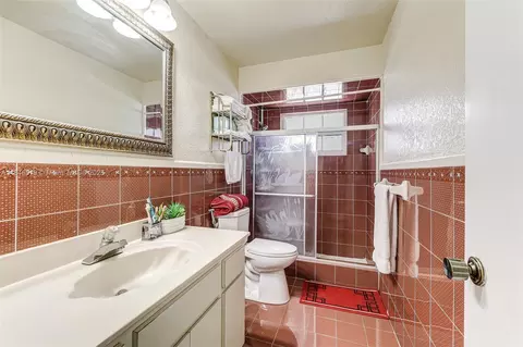 948 E 47th St, Hialeah, FL 33013 photo 13