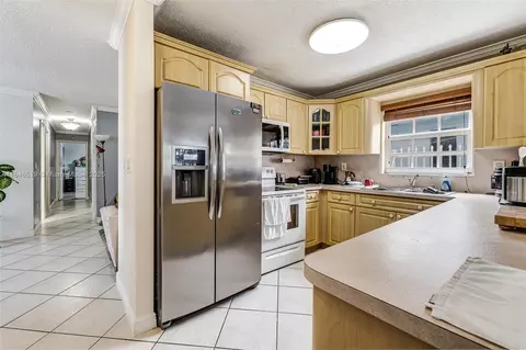 948 E 47th St, Hialeah, FL 33013 photo 9