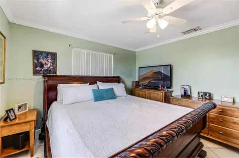 948 E 47th St, Hialeah, FL 33013 photo 26