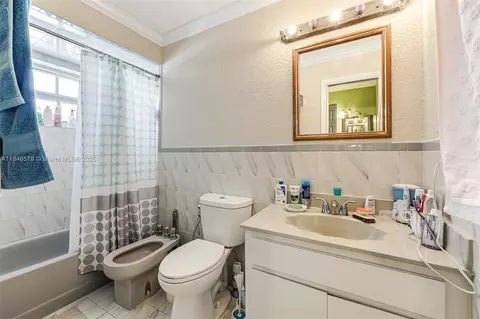 948 E 47th St, Hialeah, FL 33013 photo 27