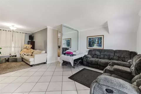 948 E 47th St, Hialeah, FL 33013 photo 4