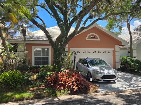 231 W Canterbury Dr W, Palm Beach Gardens, FL 33418