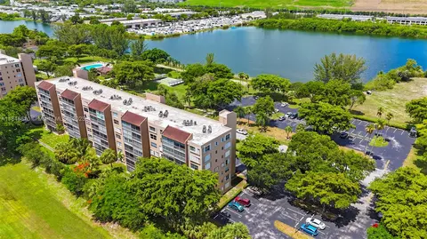 4570 NW 18th Ave #606, Pompano Beach, FL 33064