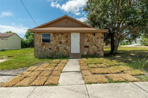 1021 W 33rd St, Riviera Beach, FL 33404