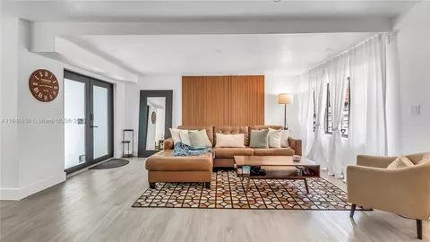 Living - 781 NE 162nd St, Miami, FL 33162 photo 1 of 3