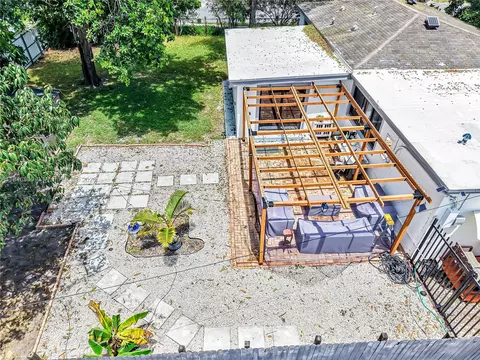 Exterior - 781 NE 162nd St, Miami, FL 33162 photo 5 of 6