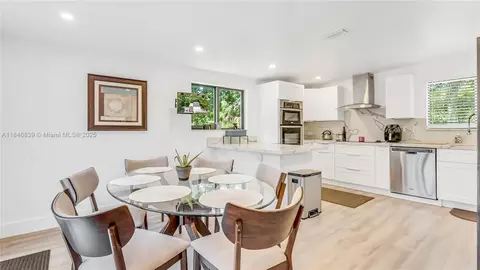 Dining - 781 NE 162nd St, Miami, FL 33162 photo 2 of 2