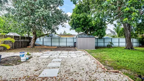Exterior - 781 NE 162nd St, Miami, FL 33162 photo 4 of 6
