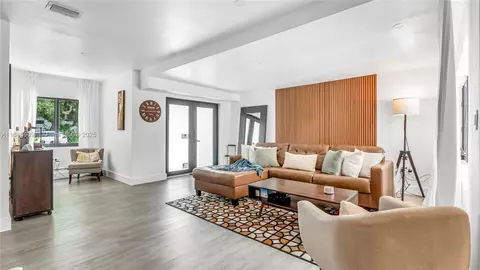 Living - 781 NE 162nd St, Miami, FL 33162 photo 2 of 3