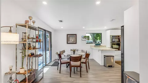 Dining - 781 NE 162nd St, Miami, FL 33162 photo 1 of 2