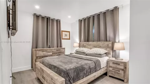 Bedroom - 781 NE 162nd St, Miami, FL 33162 photo 4 of 5