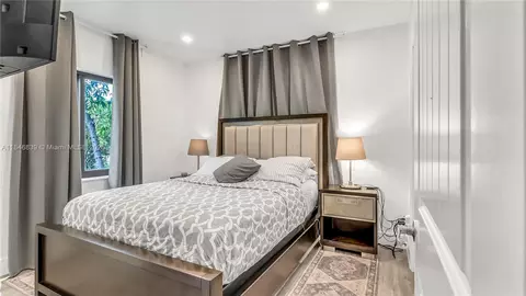 Bedroom - 781 NE 162nd St, Miami, FL 33162 photo 1 of 5