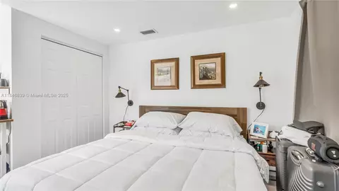Bedroom - 781 NE 162nd St, Miami, FL 33162 photo 5 of 5