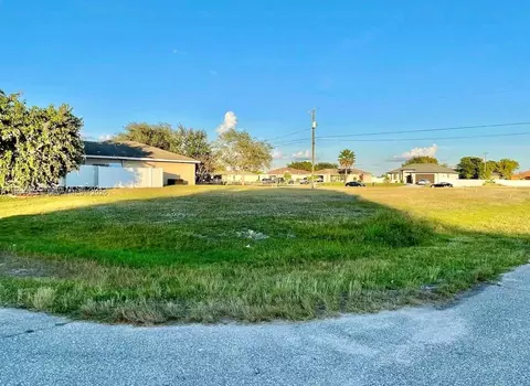 2117 NE 9th Pl, Cape Coral, FL 33909
