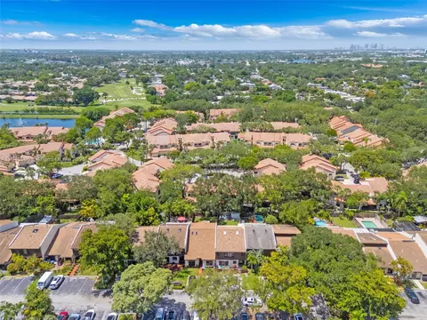 View/Area - 3339 Oak Dr, Hollywood, FL 33021 photo 1 of 2