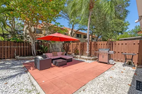 Exterior - 3339 Oak Dr, Hollywood, FL 33021 photo 5 of 6